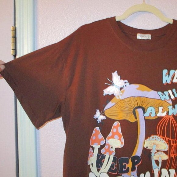 Magic MUSHROOMS Keep Dreaming Size XL T-SHIRT 2 Sided Graphic BUTTERFLY Boho - Picture 3 of 8